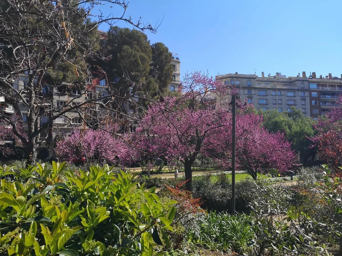 Aparteasy - Turo Park With Lovely Balcony Barcelona 0*,  Espanha